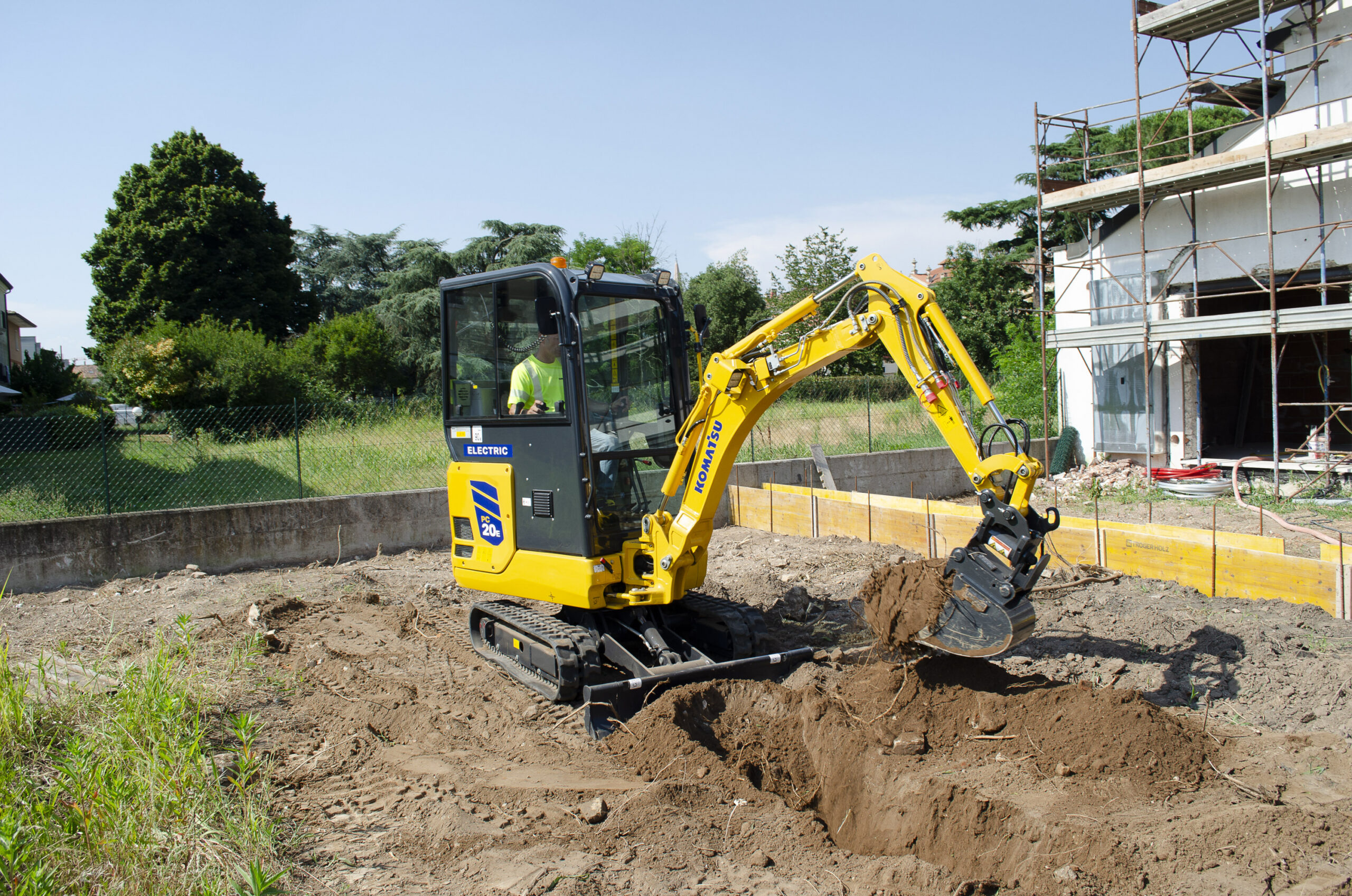 Komatsu présente la mini-pelle électrique PC20E-6