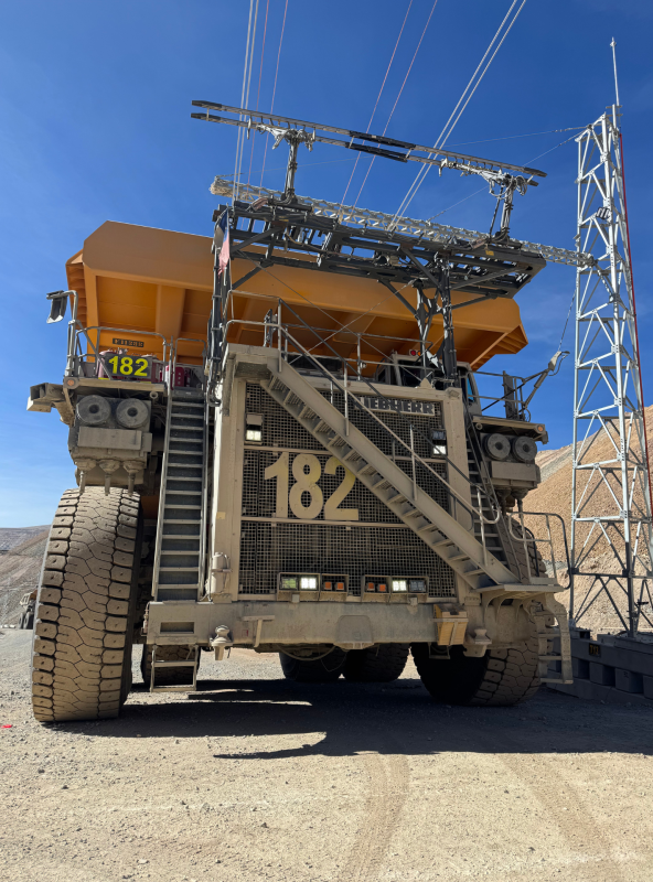 T 284 sous caténaire : la puissance de Liebherr électrise le Chili