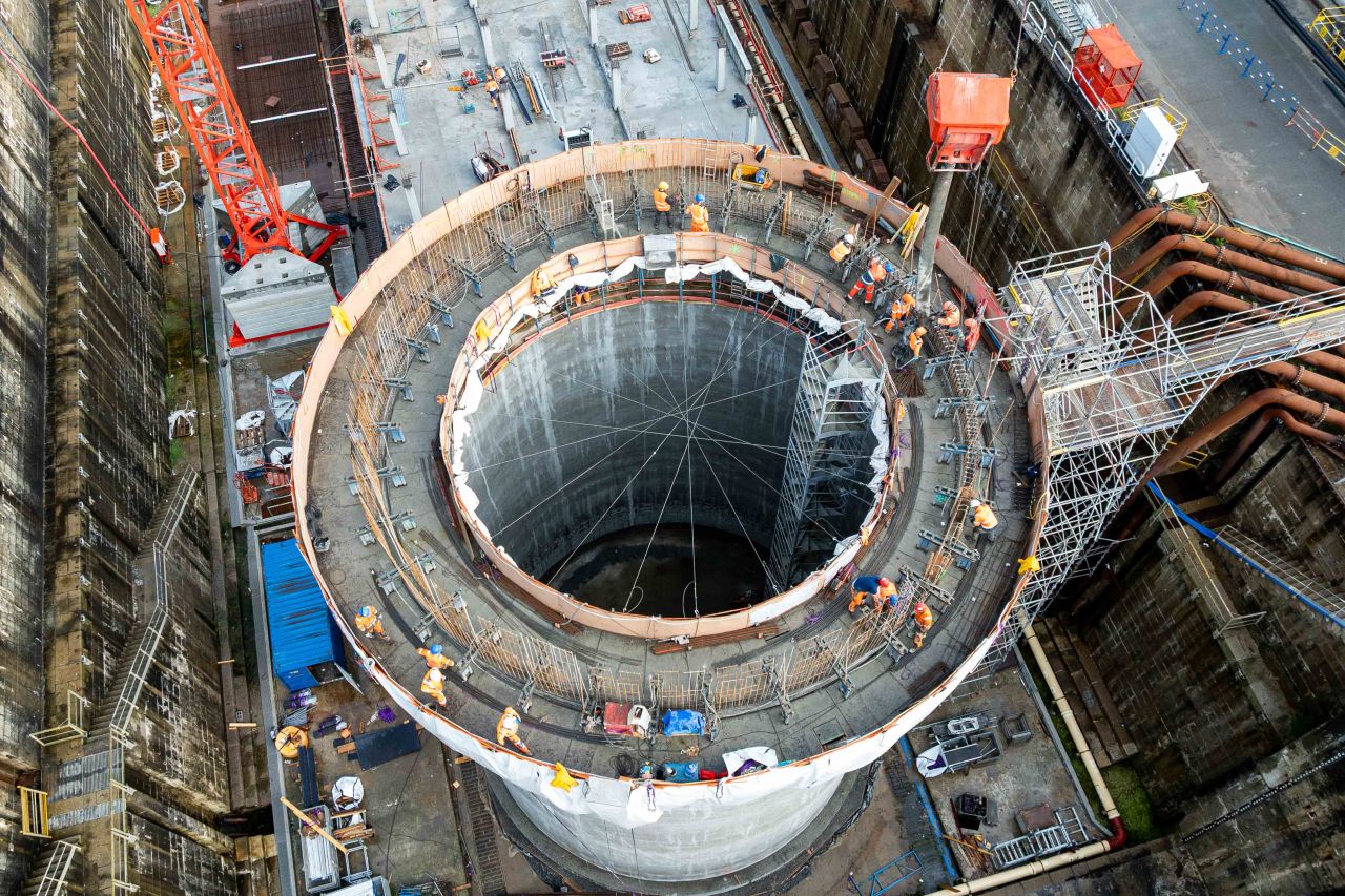 Brest (29) – Le musoir de l’appontement FREMM n°3 atteint sa hauteur finale